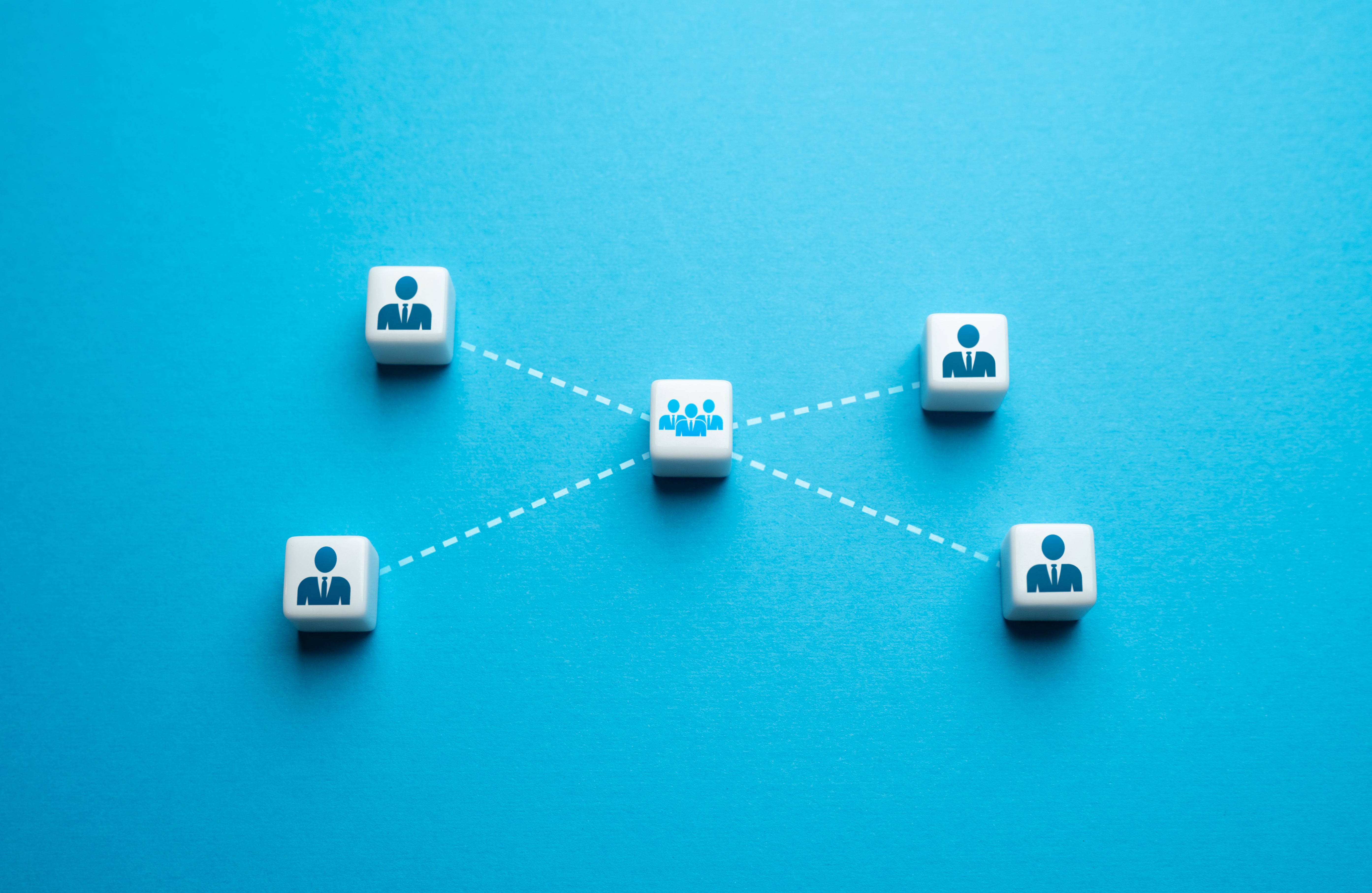 Netzwerk-Diagramm: Effektive Teamkommunikation und Zusammenarbeit in Projekten stärken.
